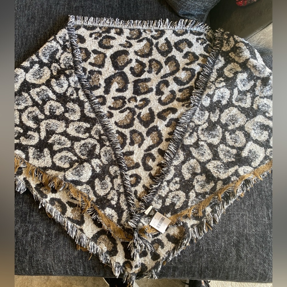 NWT Altar’d State leopard print wrap shawl - Picture 5 of 6